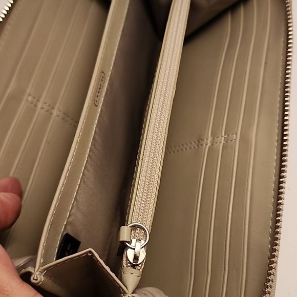 Coach Madison Accordian Zip around  Wallet with Coach and Horses logo  in Silver - Picture 6 of 10